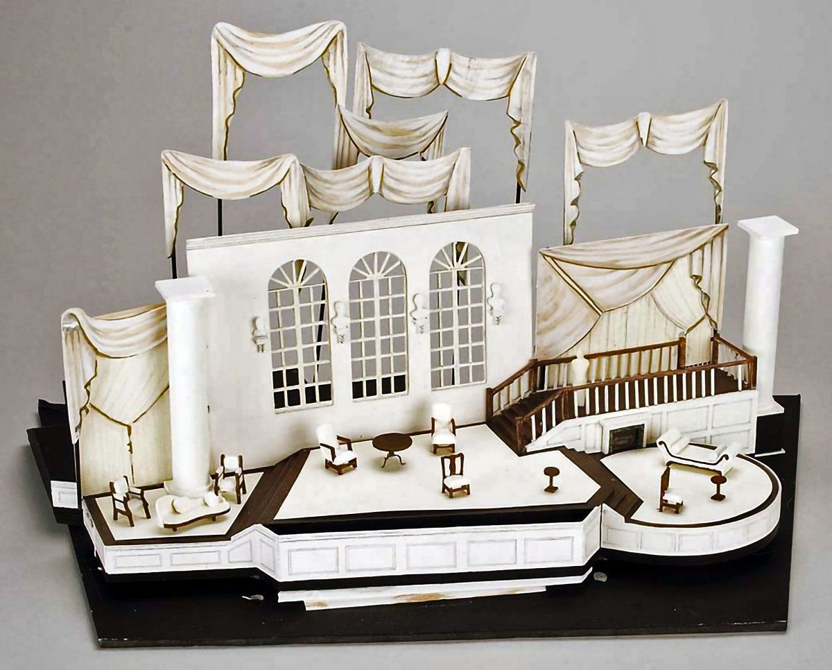 Model of Streisand's 1994 concert set Model of Streisand's 1994 concert set