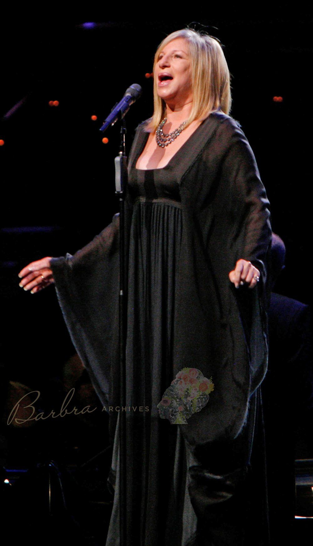 Streisand sings in Paris at the Bercy, 2007. Photo by: David Silpa