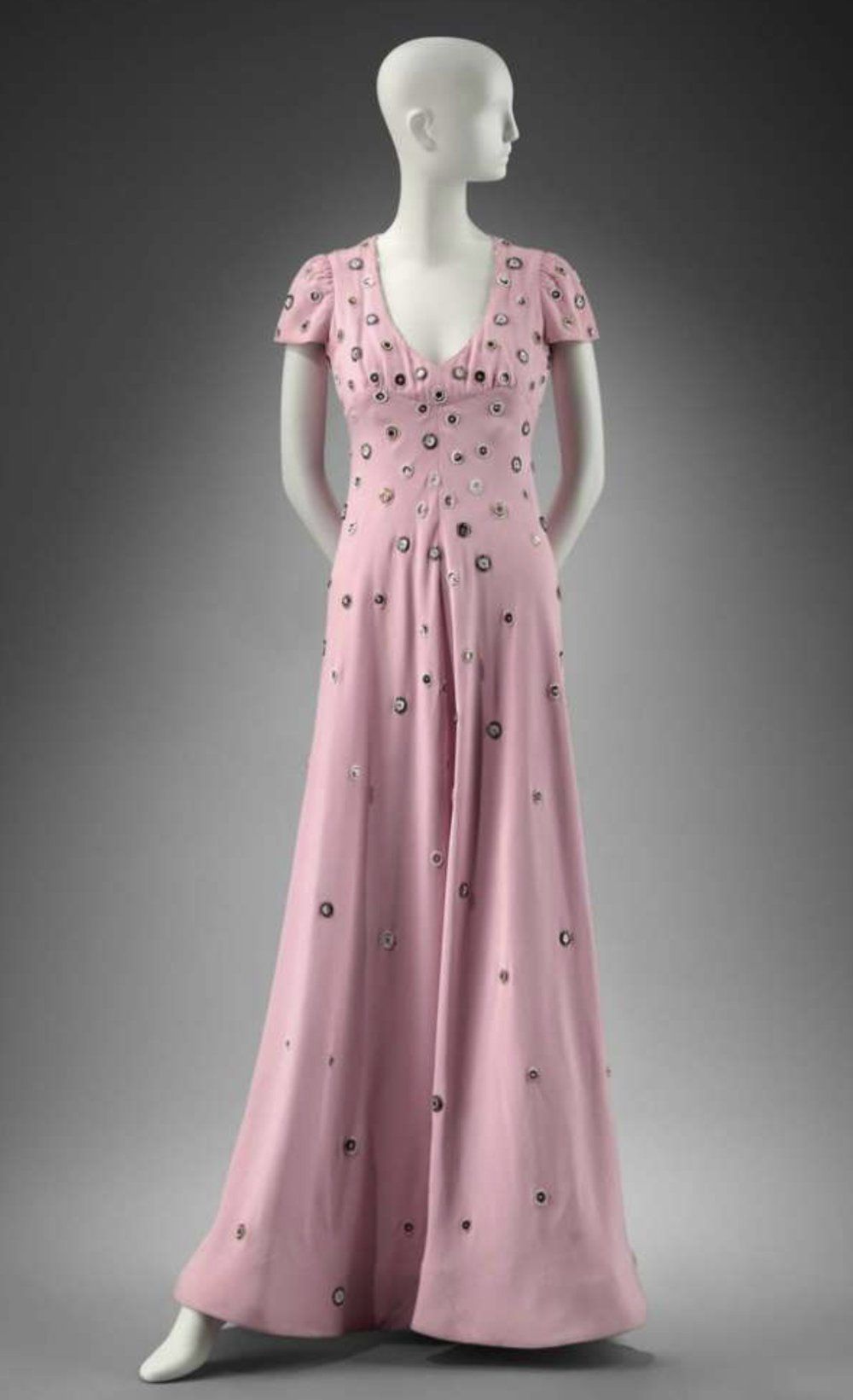 The Scaasi dress on a mannequin.