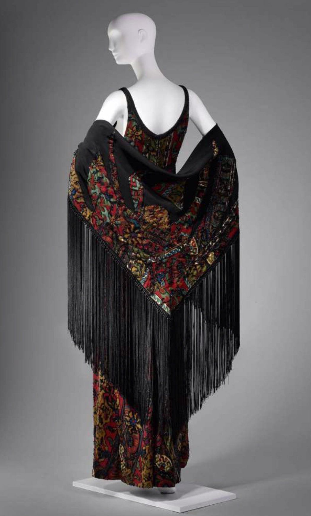 Streisand's “Spanish Look” complete with shawl.