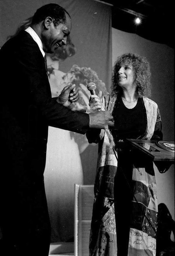 Mayor Tom Bradley presents Barbra Streisand with a plaque.