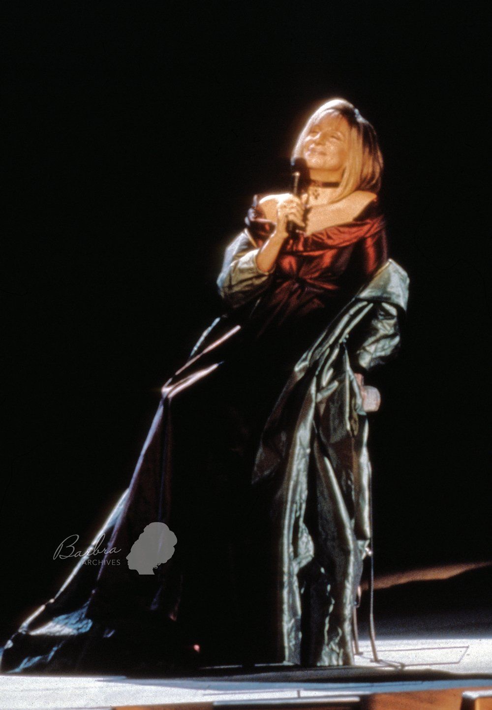 Streisand sings Send In The Clowns.