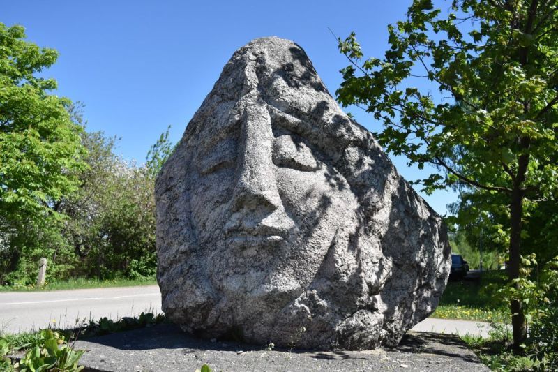 R. Skromano paminklai