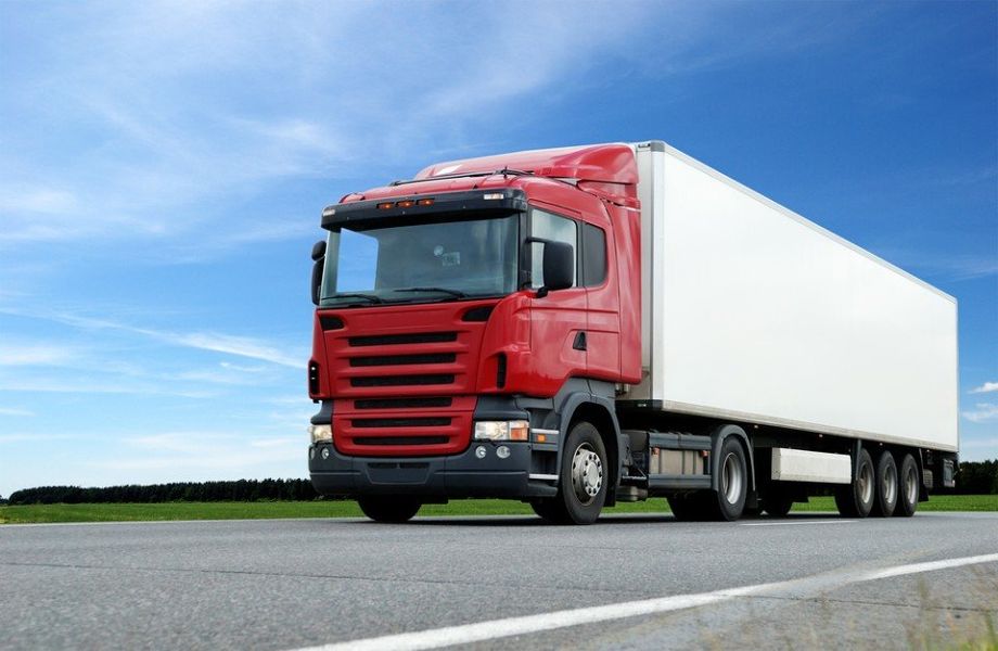 Camion su strada