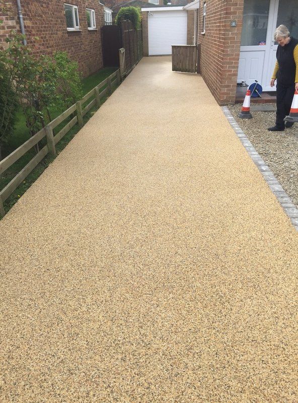 Final resin finish on driveway