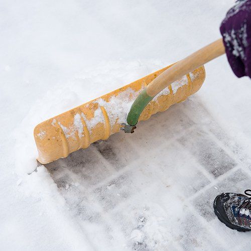 Manual snow clearance