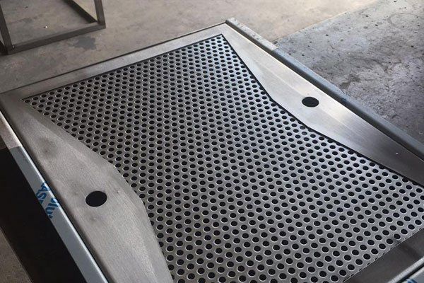 catering tool with mesh
