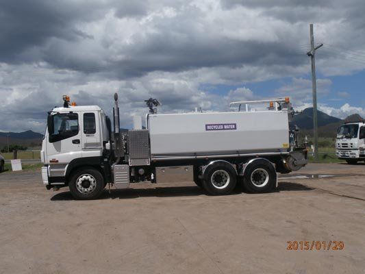 six wheel water truck
