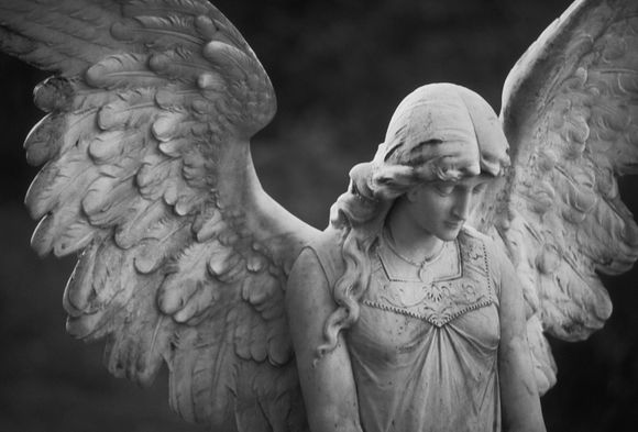 Lapide con monumento funebre