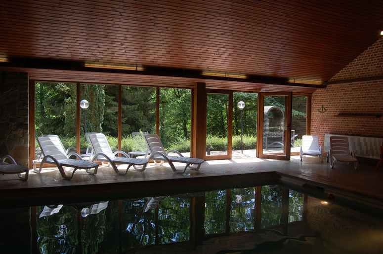 uitzicht over de tuin en de bossen