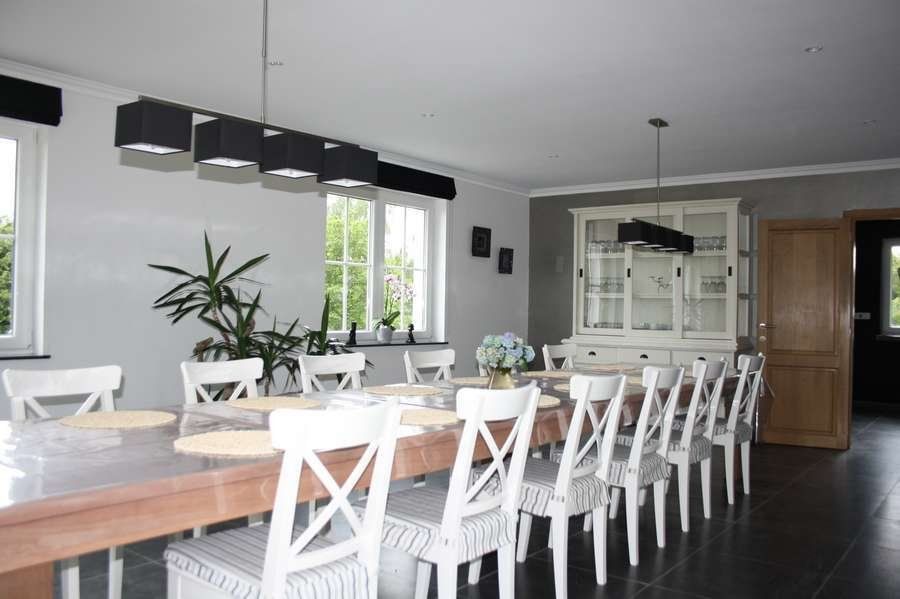 eetkamer in de luxe groepswoning