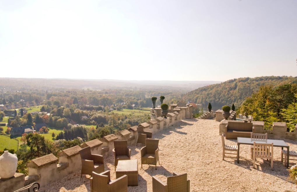 spa kasteeltje met terras en vrije ligging