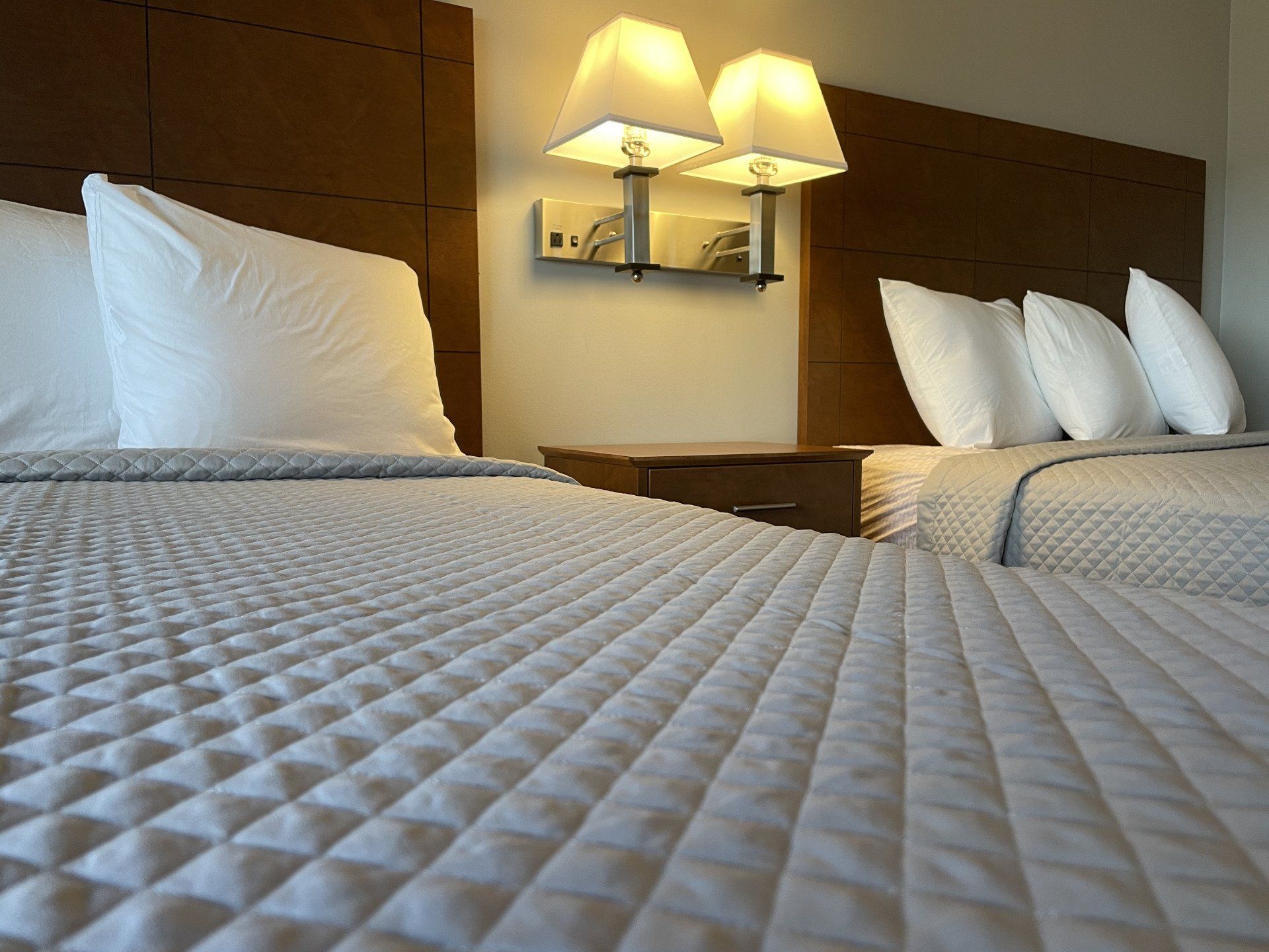 Standard Room - Accommodations - Commodore Perry Inn and Suite