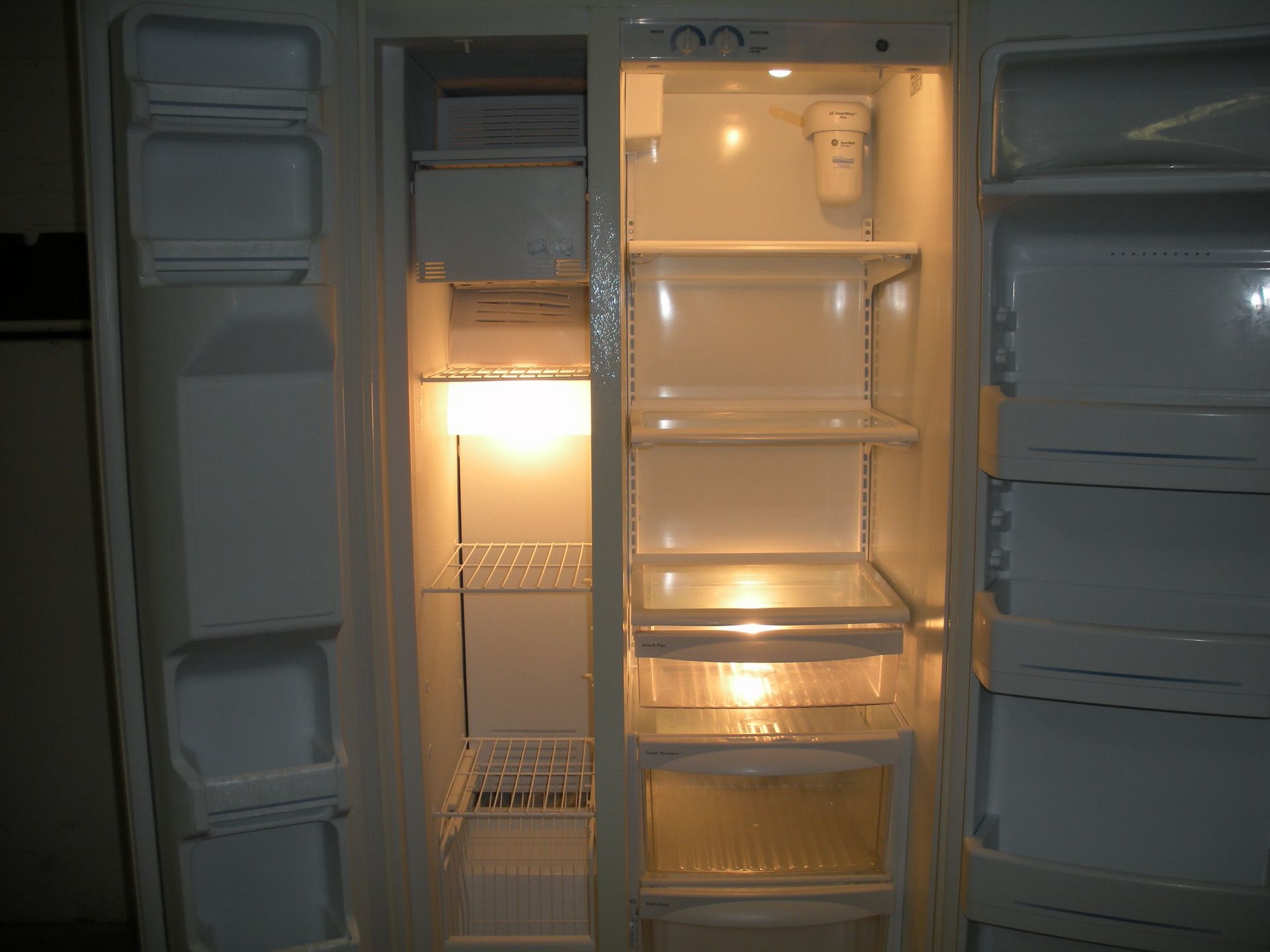 Top freezer refrigerator