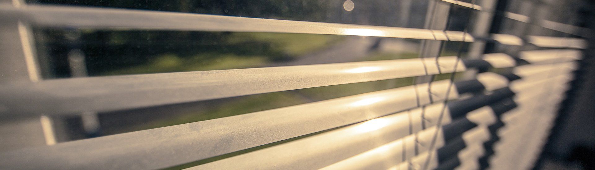window blinds fitting