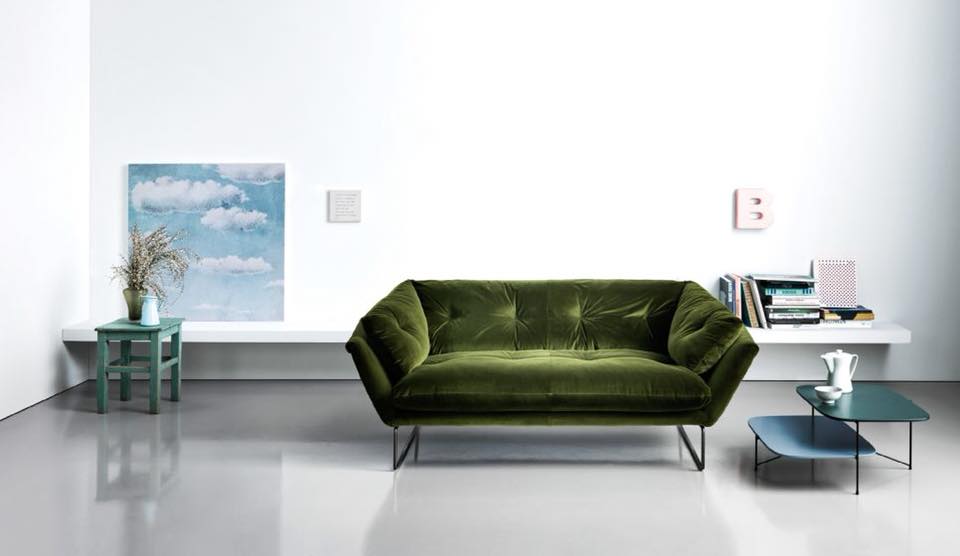 Divano scamosciato verde foglia