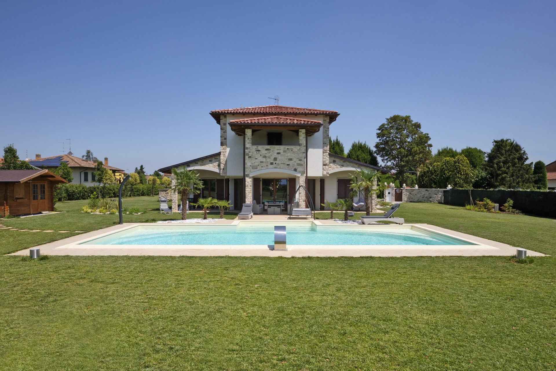 costruzione villa con piscina