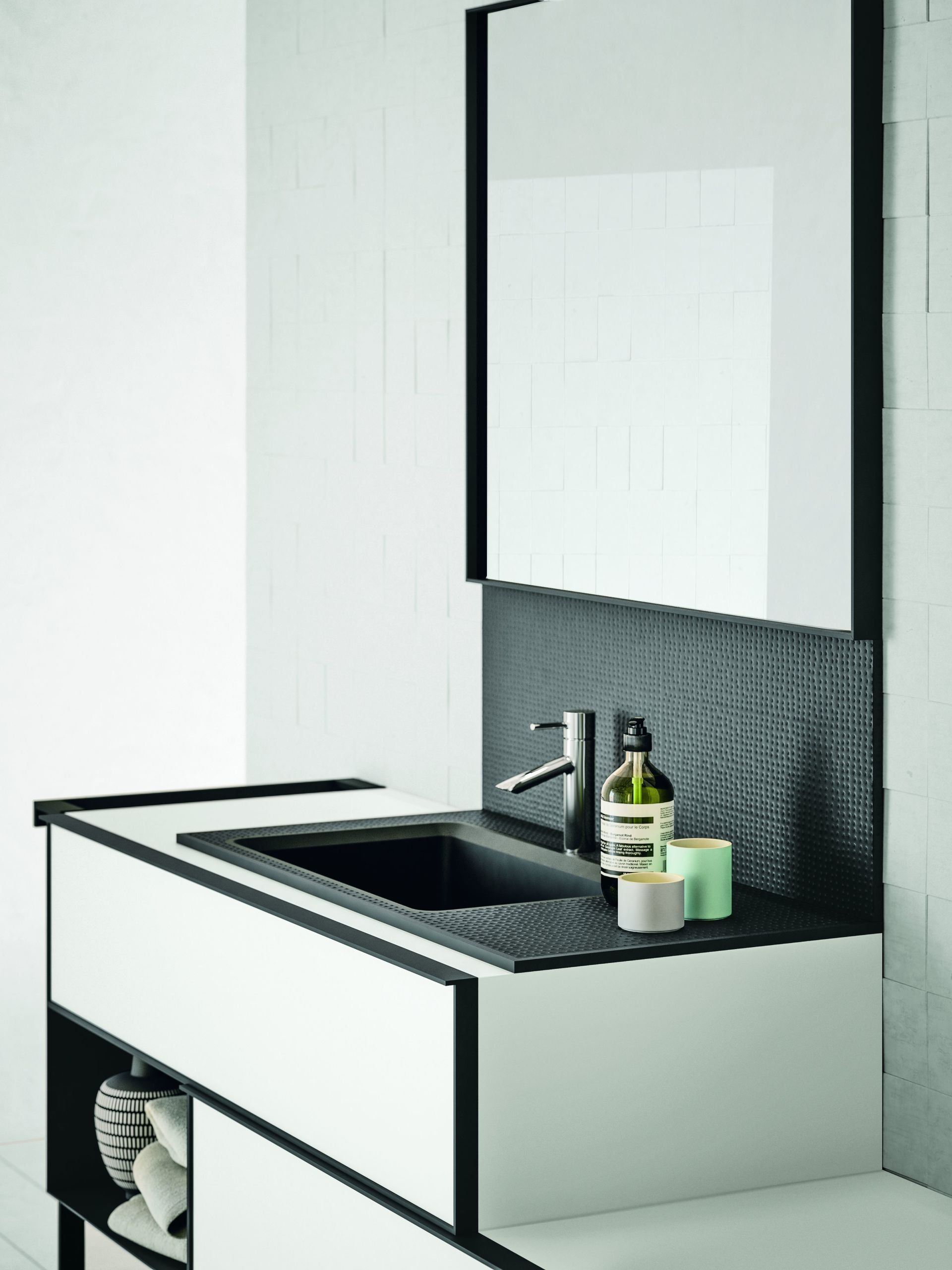 Mobile bagno moderno bianco e nero