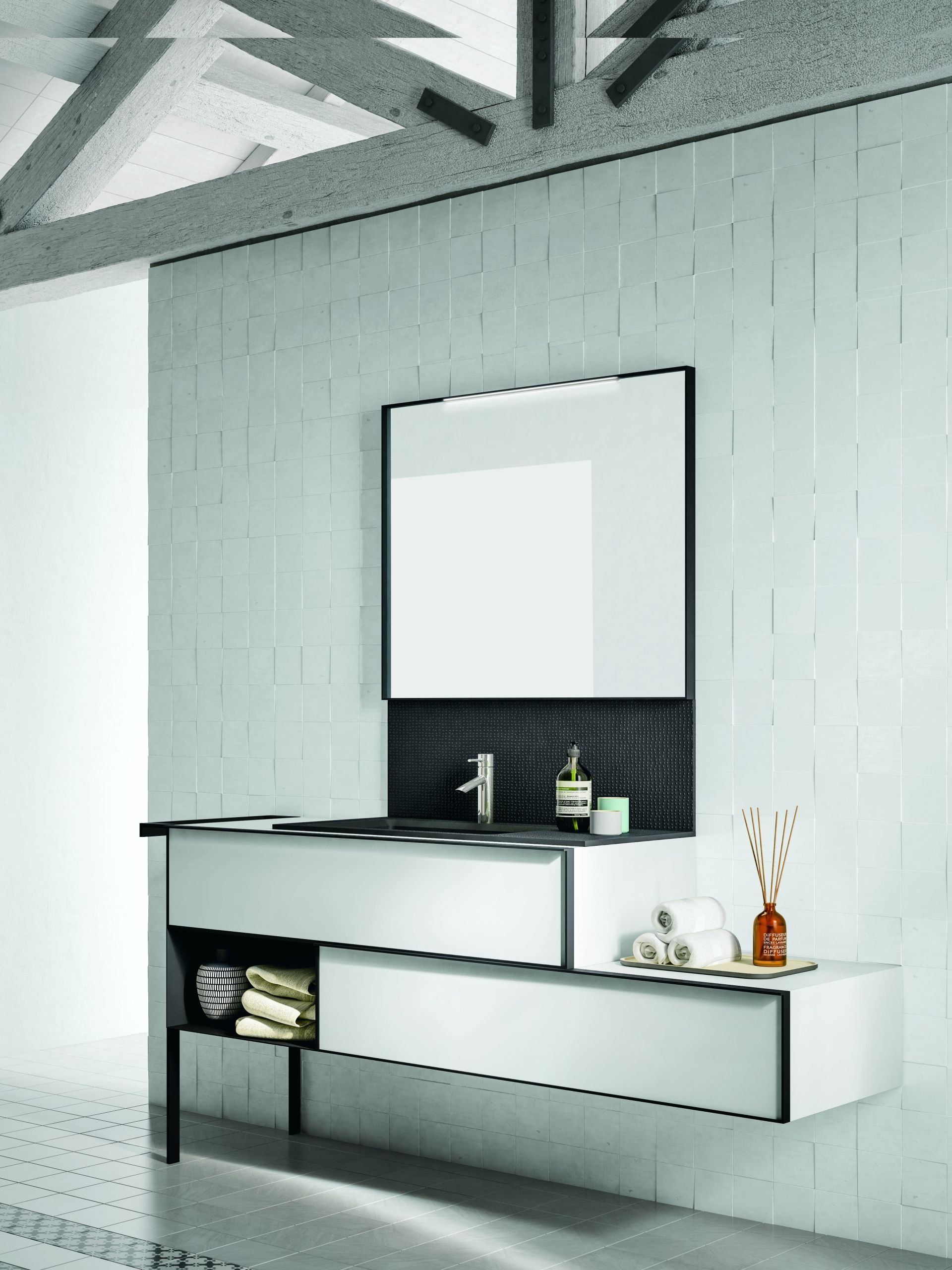 mobile bagno moderno bianco e nero con accessori