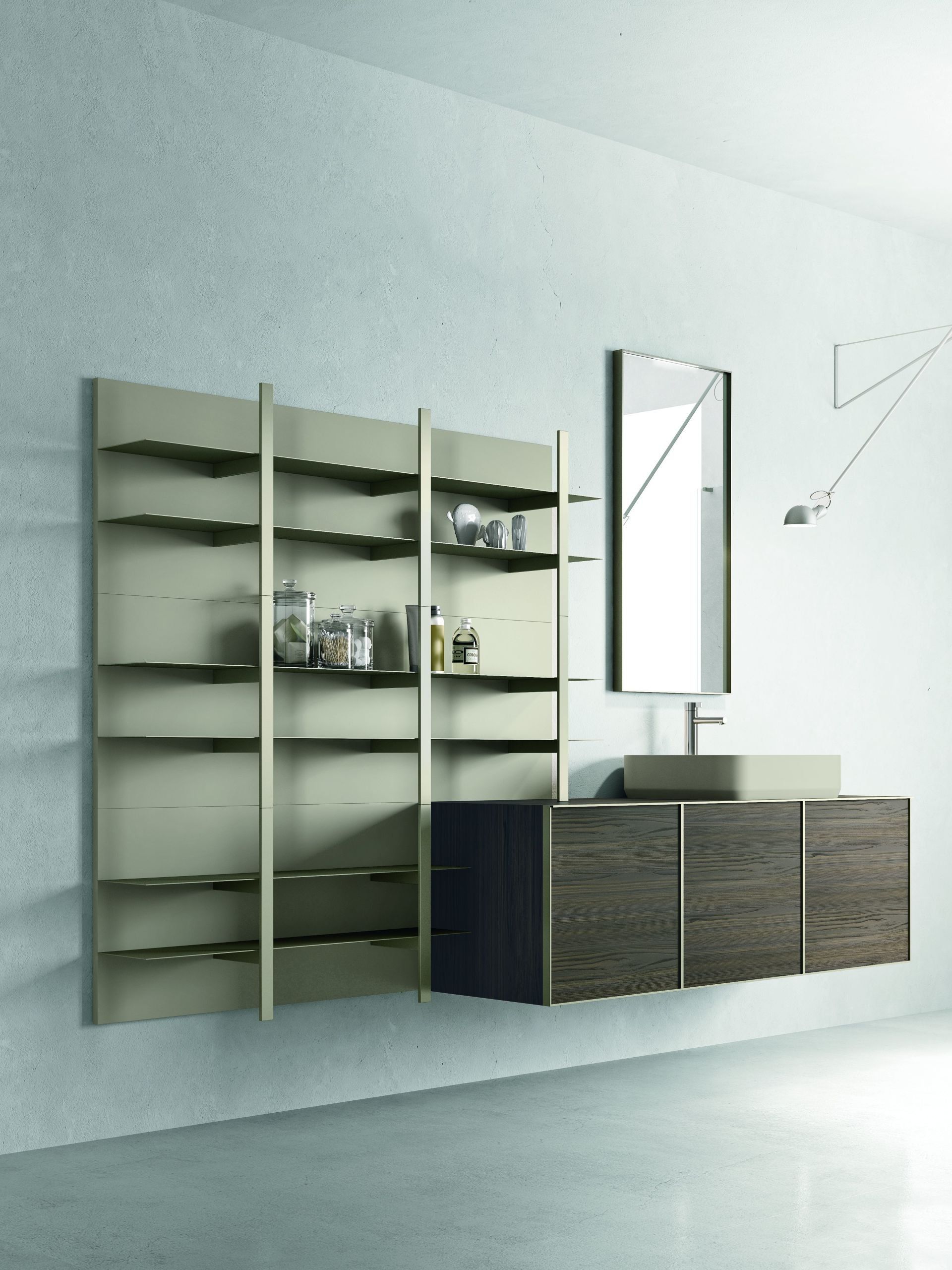 Mobile bagno sospeso con mensole a muro
