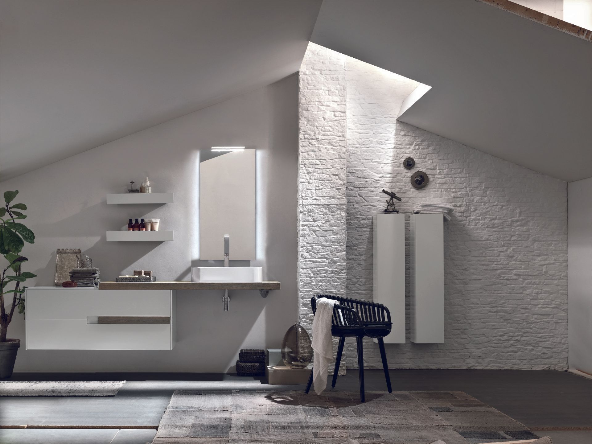 Stanza da bagno arredata in stile moderno