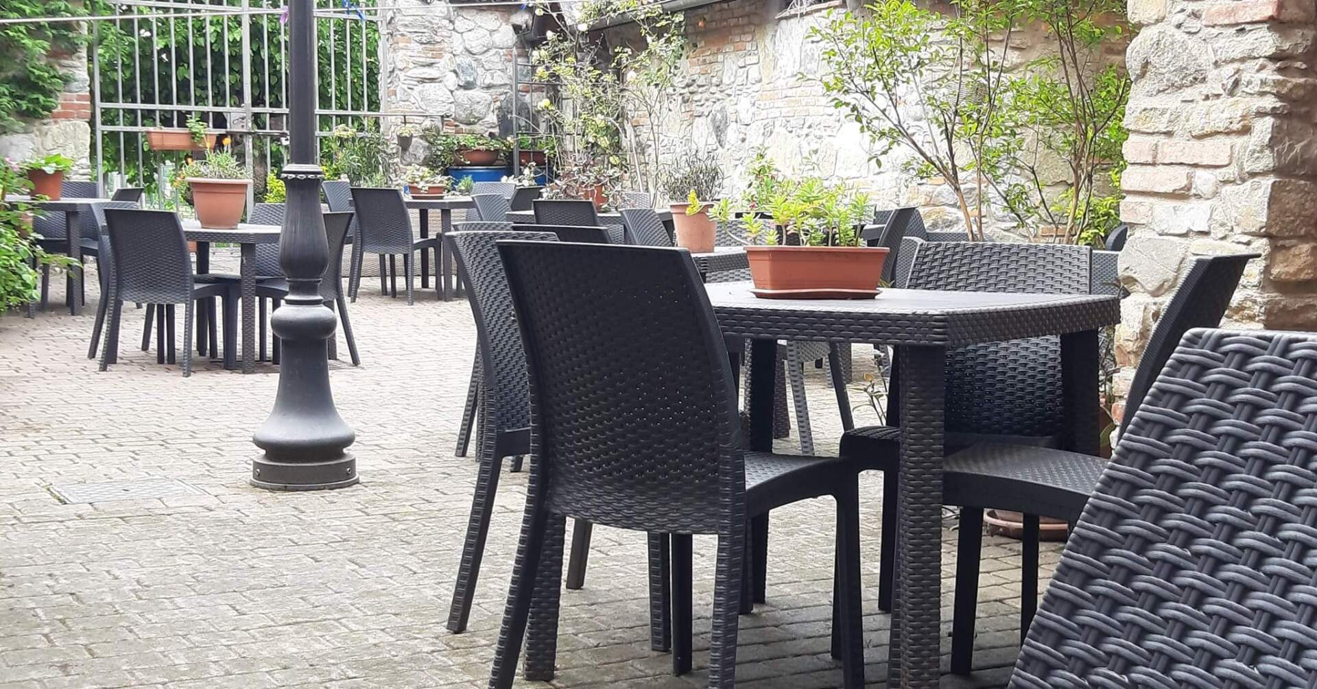 tavoli all'aperto