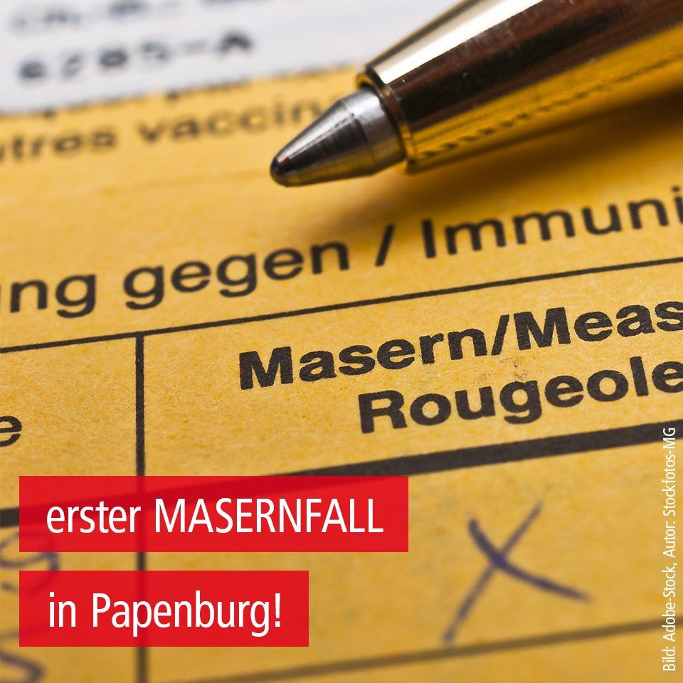 Ein Stift liegt auf einem Stück Papier mit der Aufschrift „masern / meas rougeole“