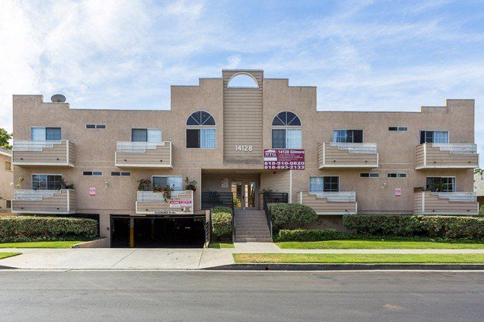 14128 Gilmore front