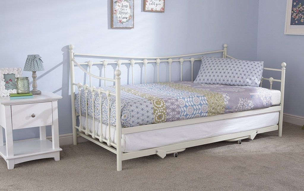 metal bedstead