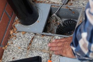 Efficient gutter cleaning