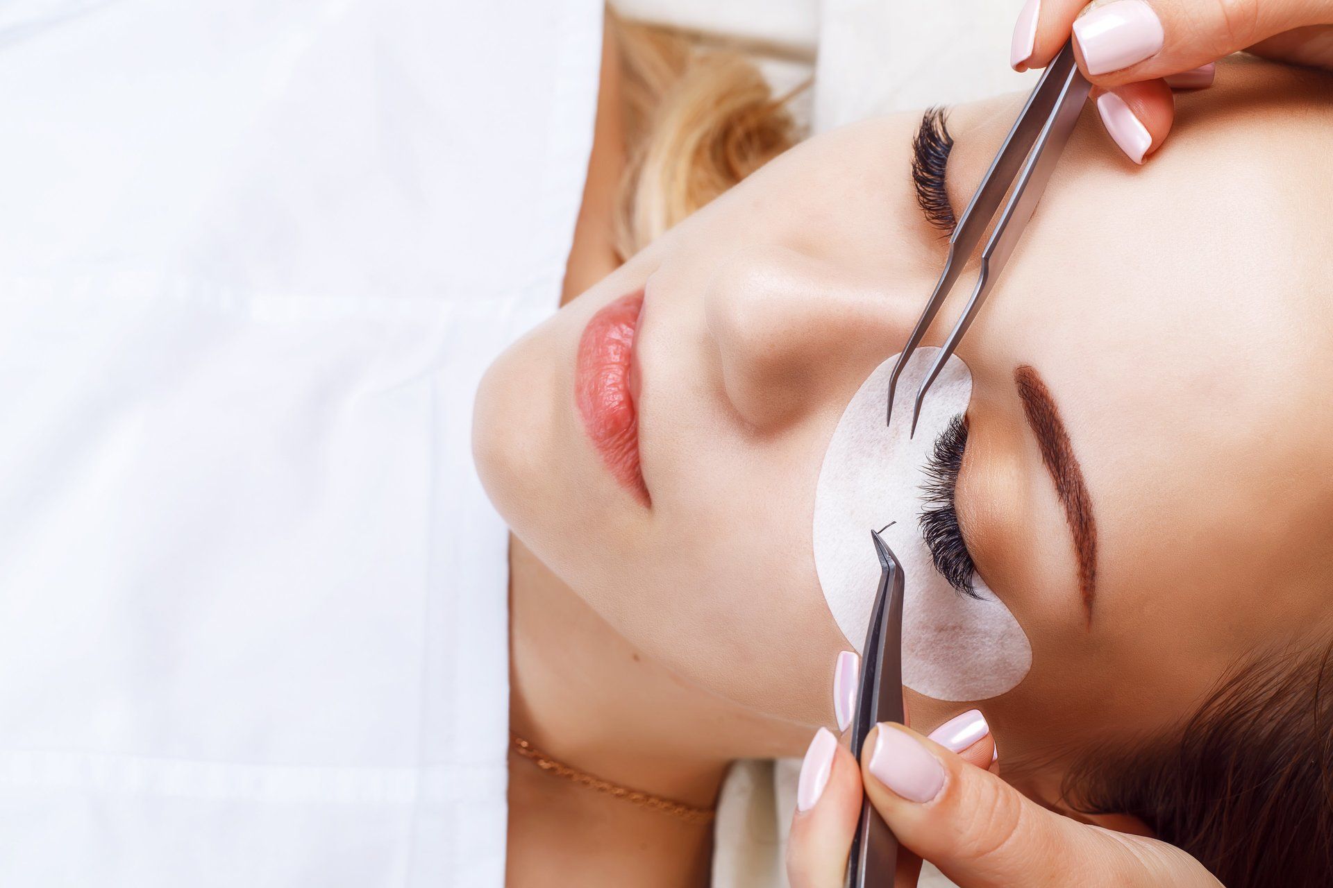 Hybrid Eyelash Extensions in Sacramento
