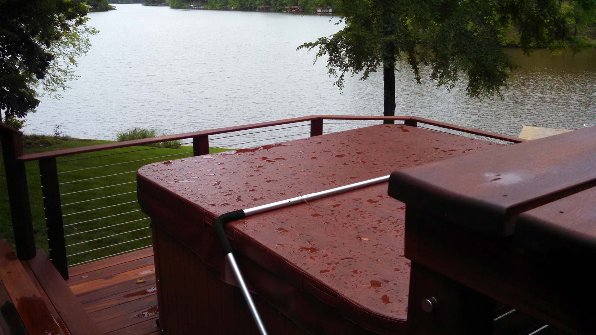 Covered Hot Tub & Updated Deck in Lake Gaston, VA