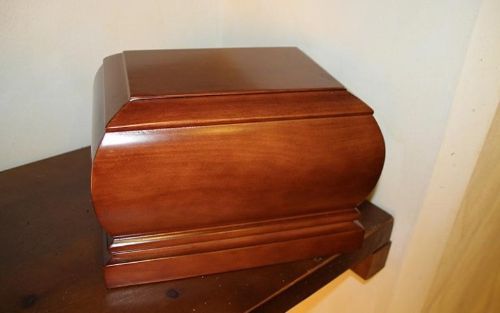 Urna funebre in legno