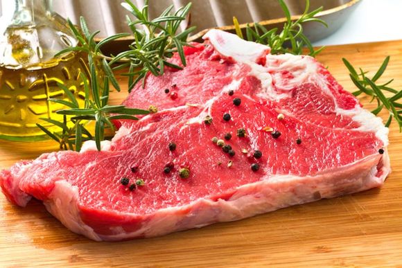 Bistecca di maiale con pepe e rosmarino
