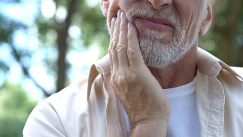 Minimally invasive gum treatment with LANAP