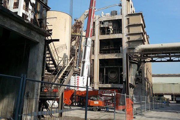 mezzi in cantiere
