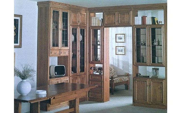 Salotto in legno scuro