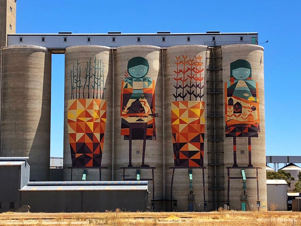 Merreden silo art