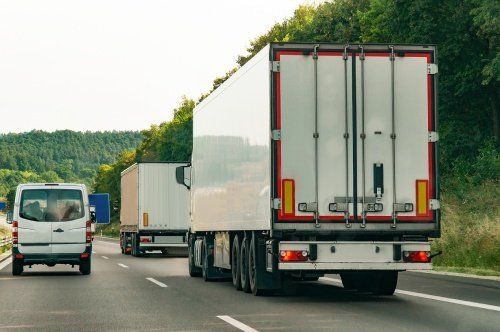 camion traslochi in autostrada