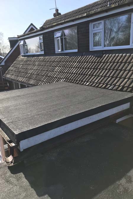 Two-tier flat roofing system