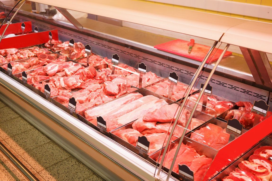 banco frigo con la carne