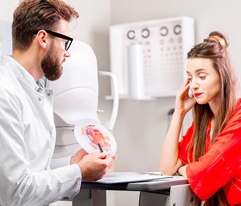 Ophthalmologist Discussion with Patient | Roswell, NM | Engstrom Cataract and Laser Center
