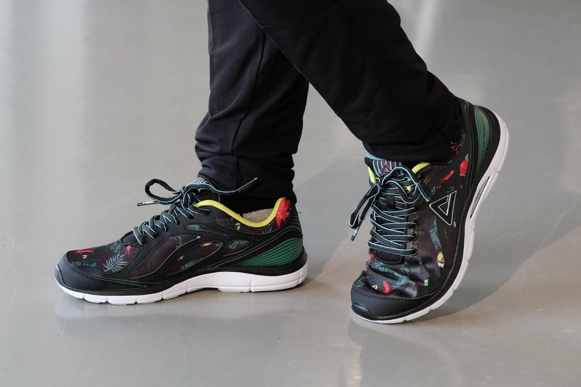 PEAK Sport Performance schoenen