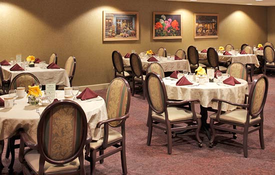 heathwood assisted living dining room in williamsville ny 