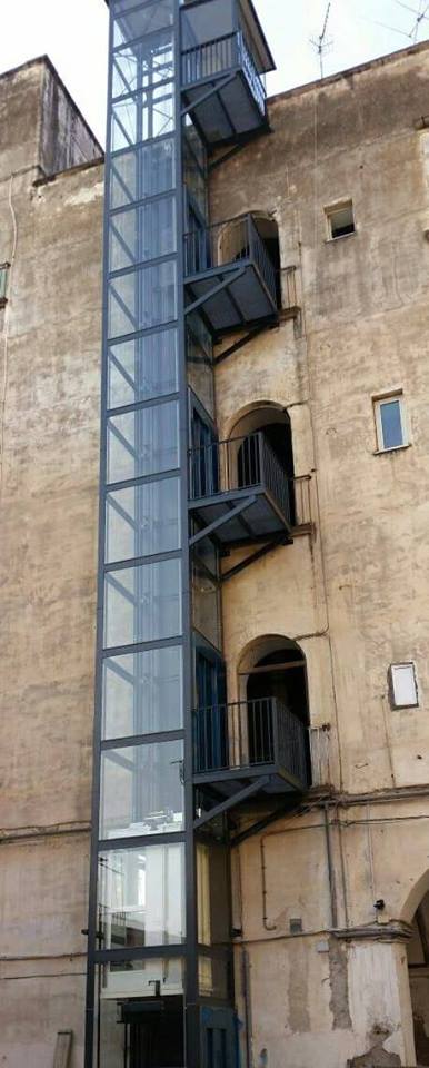 Colonna ascensore esterna
