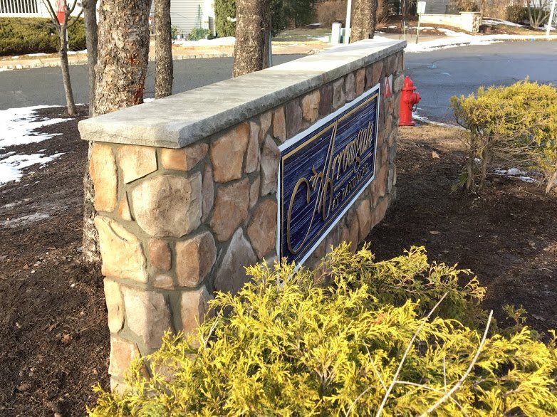 A stone wall with a sign on it that says california