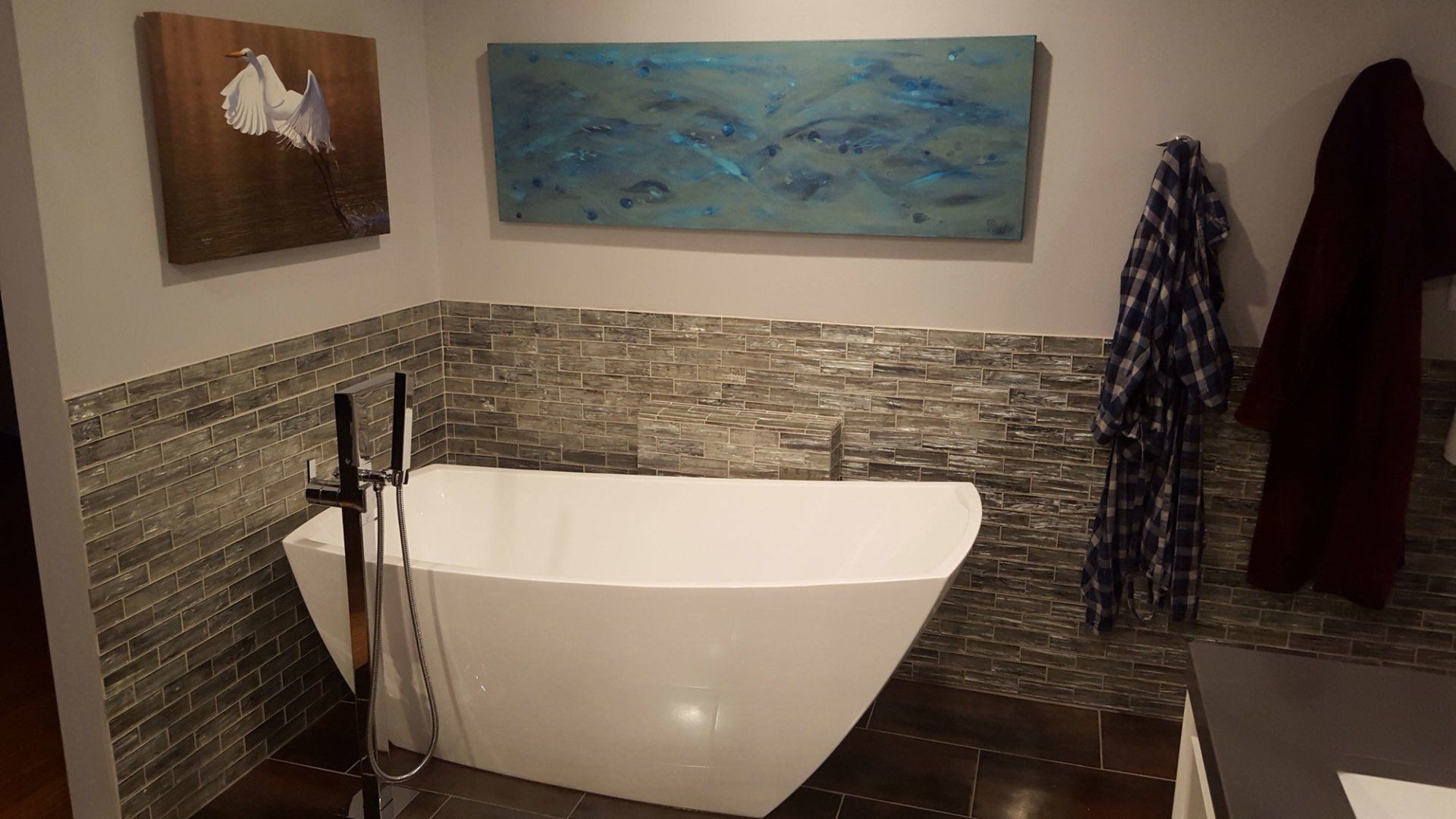 garden tub with glass tile surround