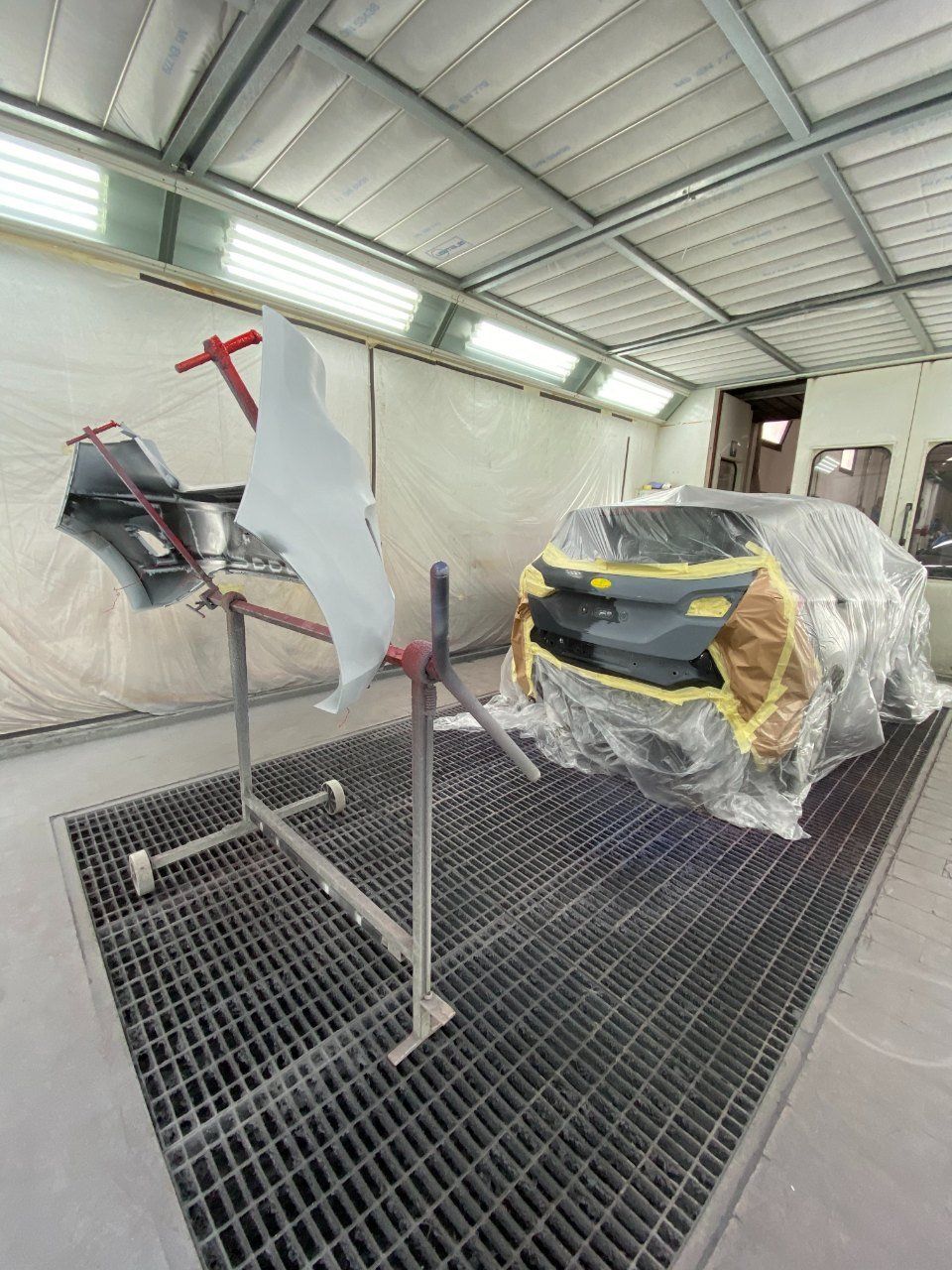 officina per riparazioni di carrozzeria auto