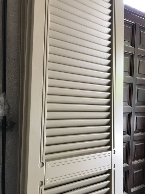 persiana in legno color bianco per abitazioni privata