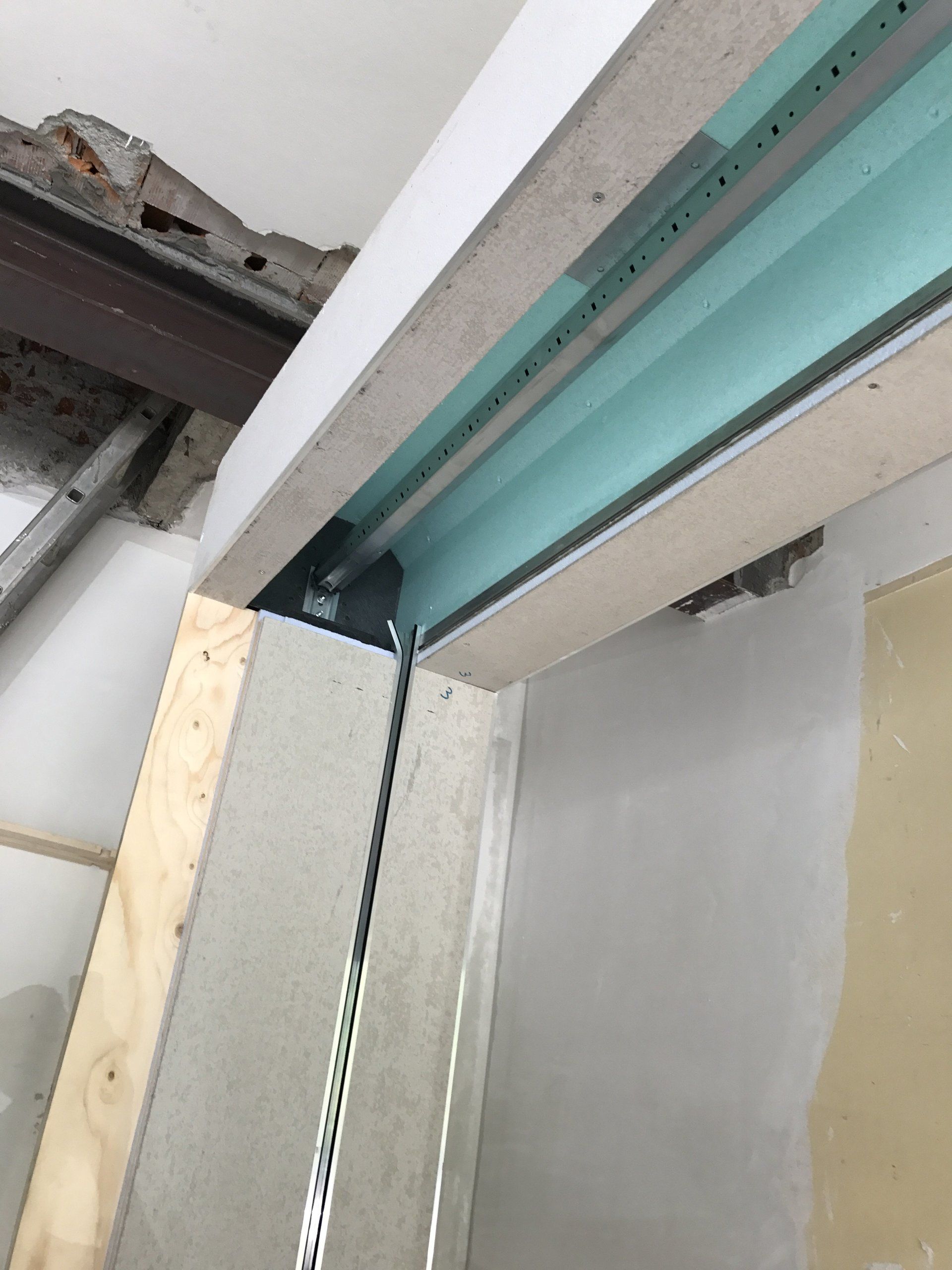 dettaglio struttura interna di un cassonetto